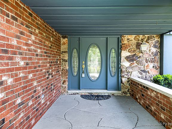 4th image of 807 Braintree Ln
