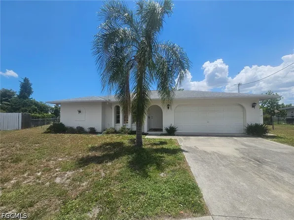 5989 Hillyer Ct W, North Fort Myers, FL 33903