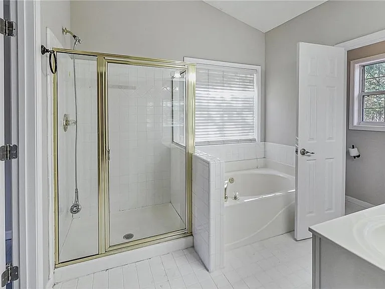 326 Canterbury Place Dr — Photo 16