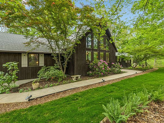 3rd image of 491 Deer Ridge Ln