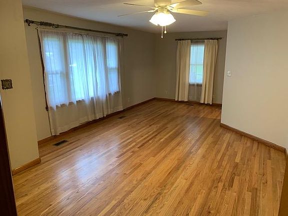 5th image of 1900 Nandina Dr