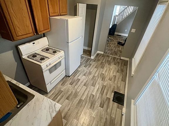 4th image of 102 S Heald St