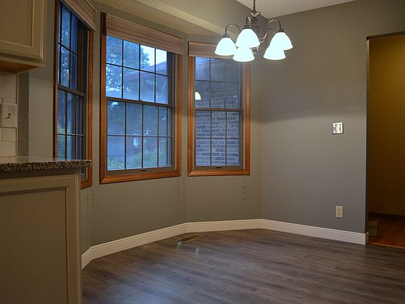 3rd image of 1731 Meadow Ln