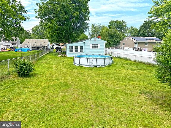 3rd image of 1029 Shoreland Dr