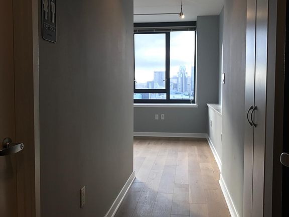 3rd image of 260 King St Unit 1617