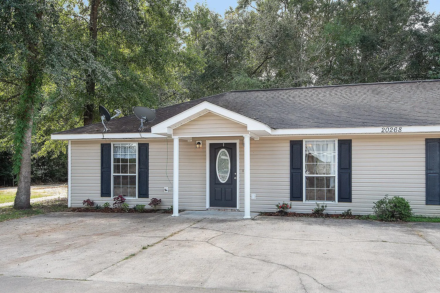 2 bed, 1000 sqft, $1,100 — Photo 1