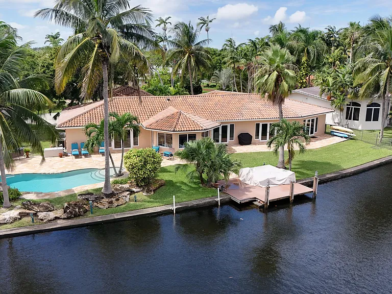 1925 Coral Gardens Dr — Photo 23