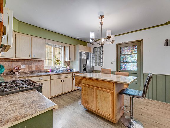 5th image of 2044 N Narragansett Ave