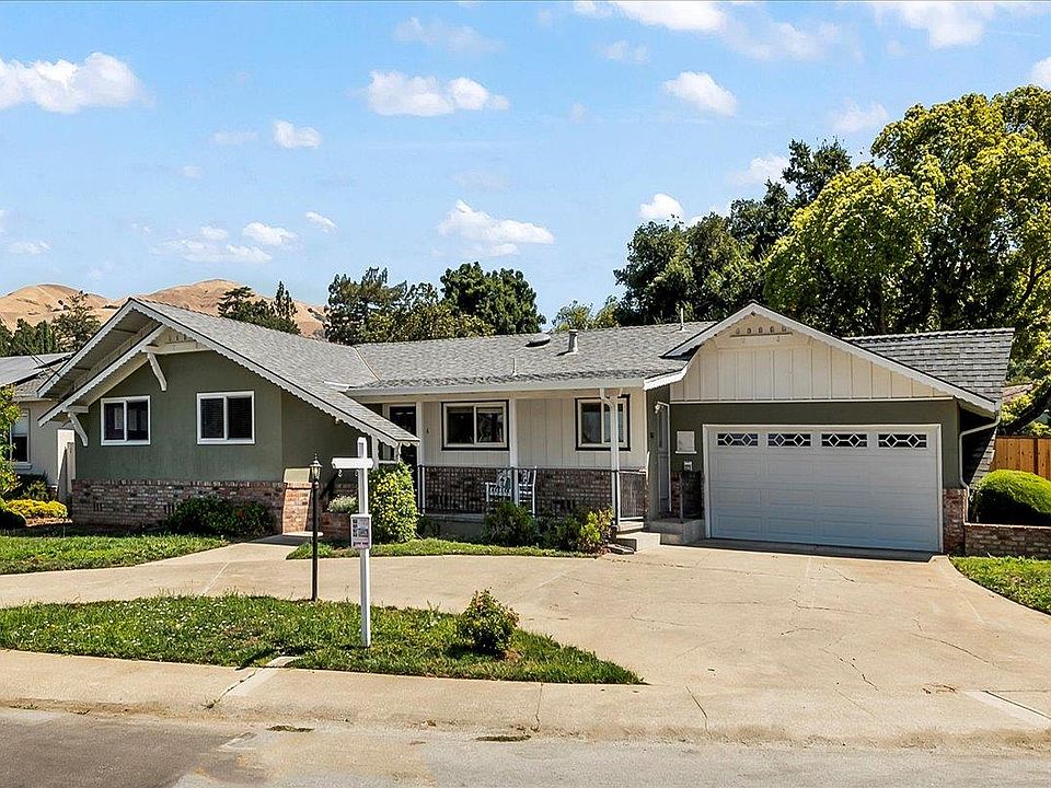 1st image of 6 Oakmore Dr