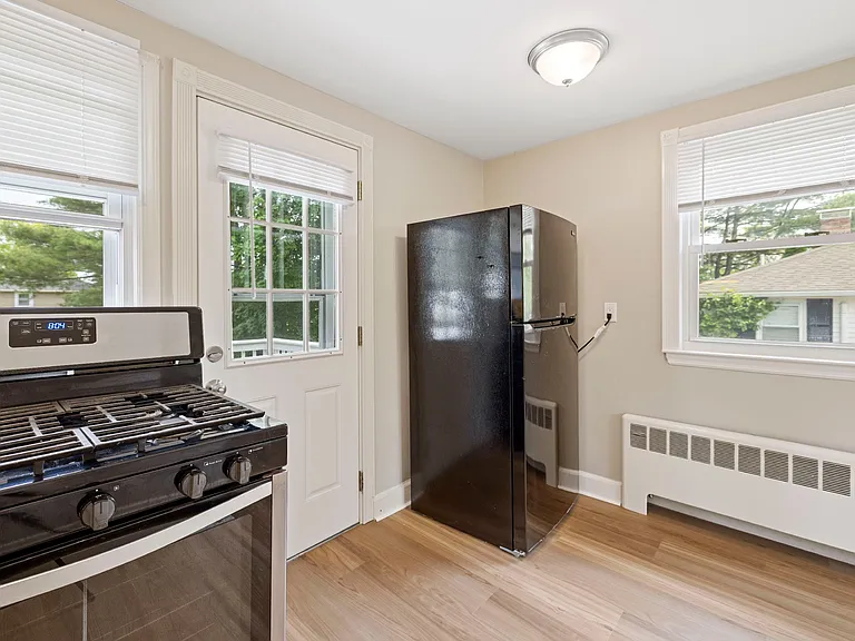 42 Neillian St — Photo 10