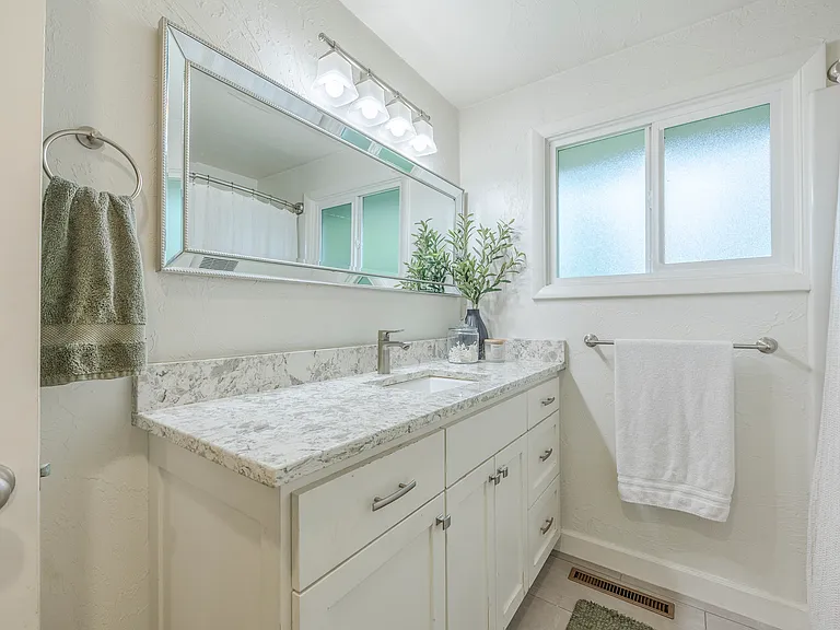 1386 Roundup Dr — Photo 11