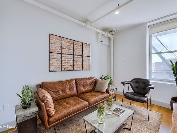 3rd image of 347 Lorimer St #3B