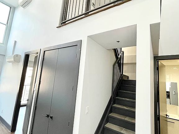 4th image of 2109 Regent Pl #9