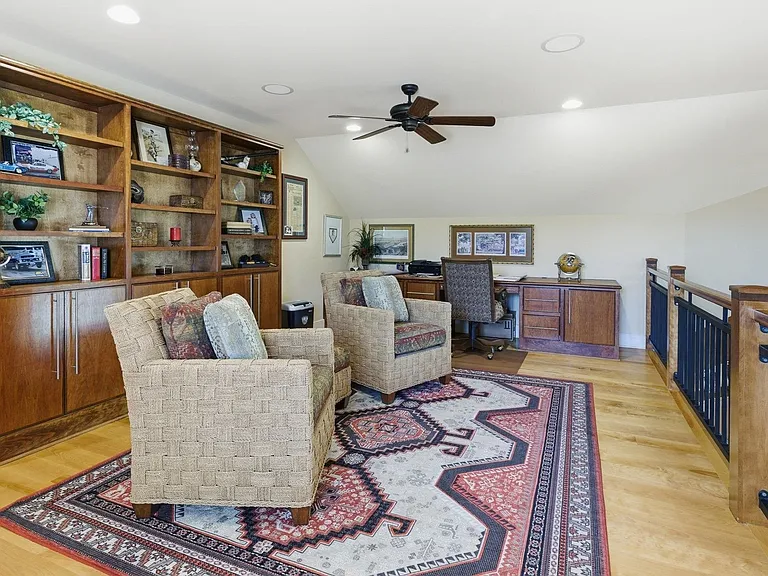 1046 Hollis Rd — Photo 36