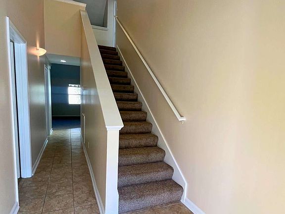 5th image of 303 Gary Cir
