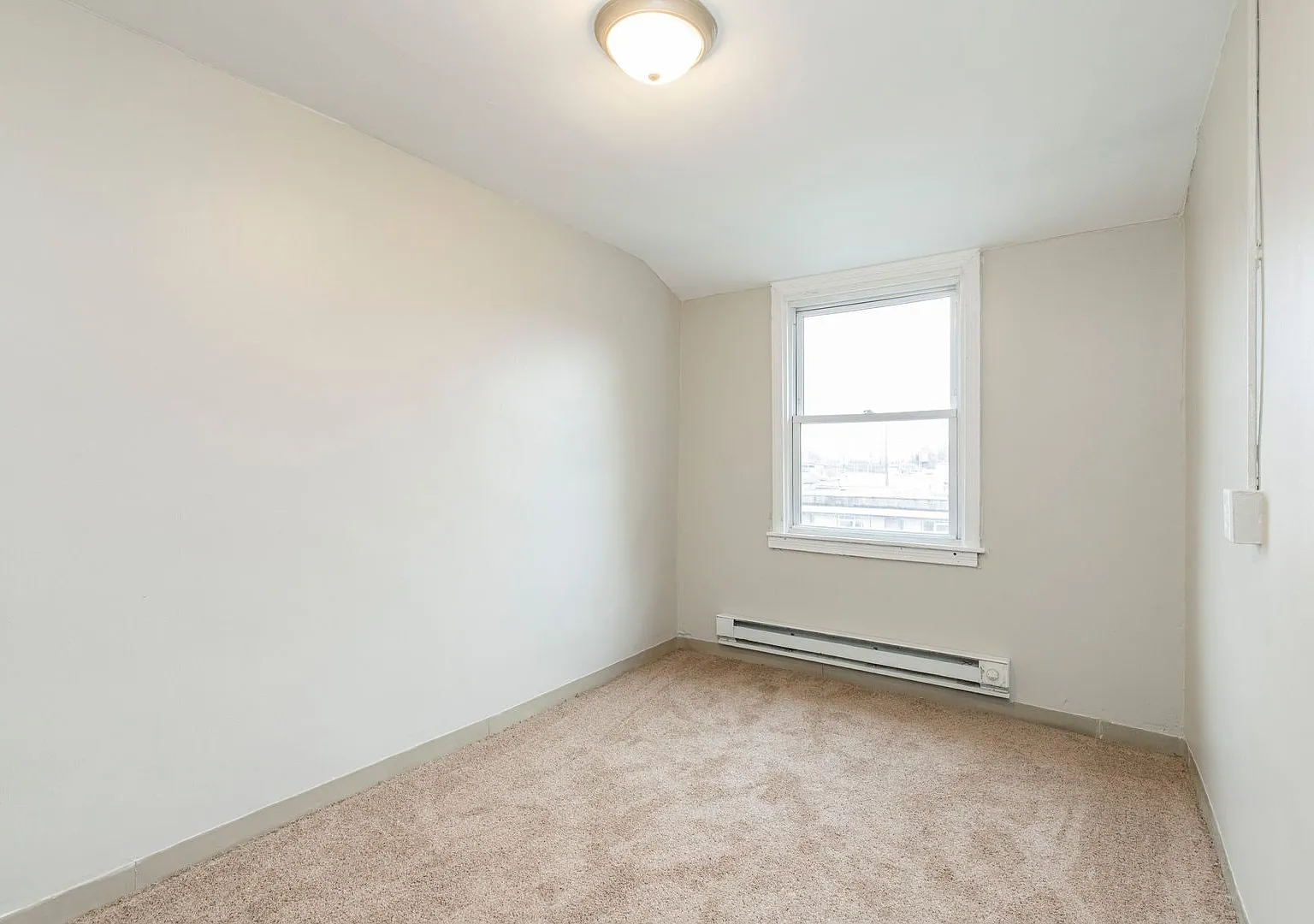 2 bed, 1.0 bath, 700 sqft, $1,375 — Photo 3
