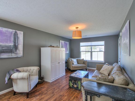 5th image of 108 Bradford Dr