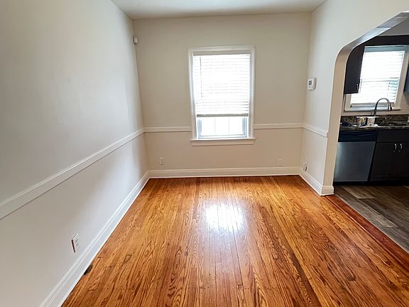 4th image of 2213 Gladstone Ave