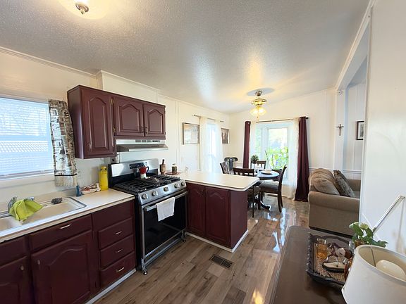 3rd image of 16 Mobile Home Way