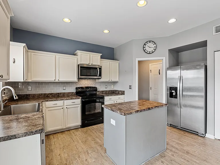 27 Madeline Cir — Photo 12