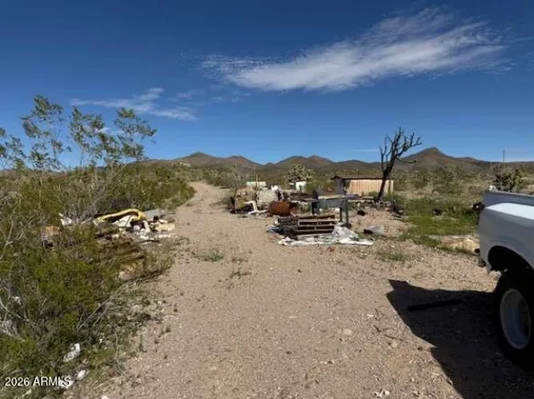 8277 W ESCONDIDO Avenue #-, White Hills, AZ 86445