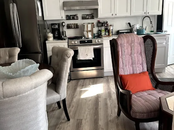 (undisclosed Address), Glen Cove, NY 11542
