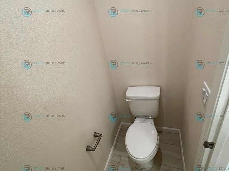 1017 Middle Gate Rd — Photo 38
