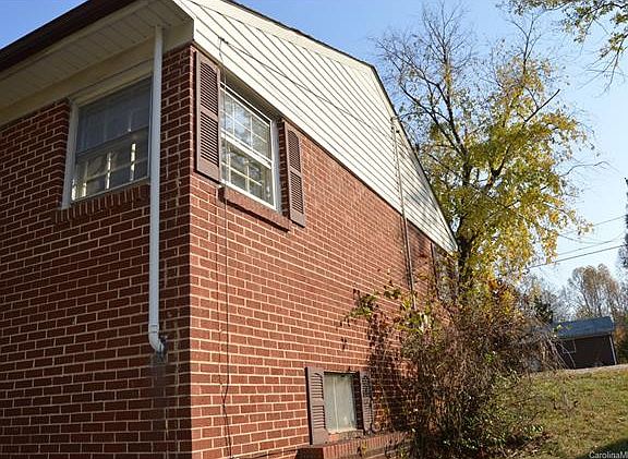 4th image of 1217 Knox St