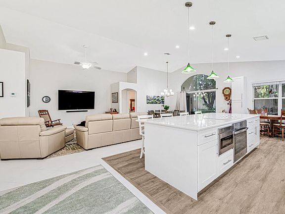 4th image of 9784 Lemonwood Drive