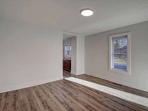 4th image of 1600 E Fairview Ave