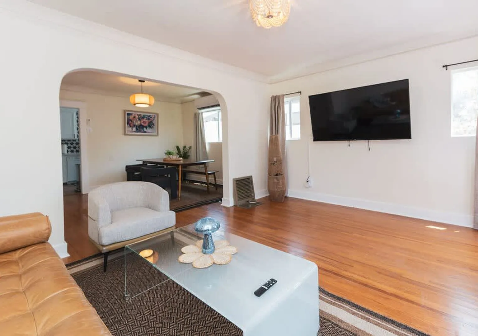 Quaint Updated 2bd/1bth Cottage Near Larchmont — Photo 4