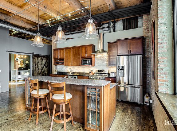 5th image of 1101 W Lake St APT 3A