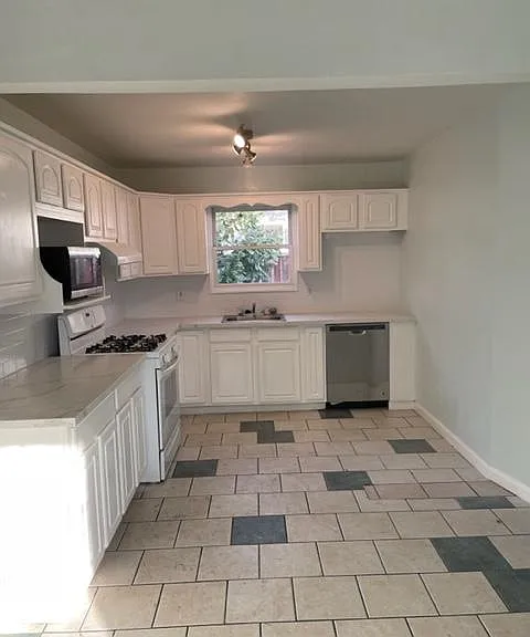 42838 Homewood St — Photo 2