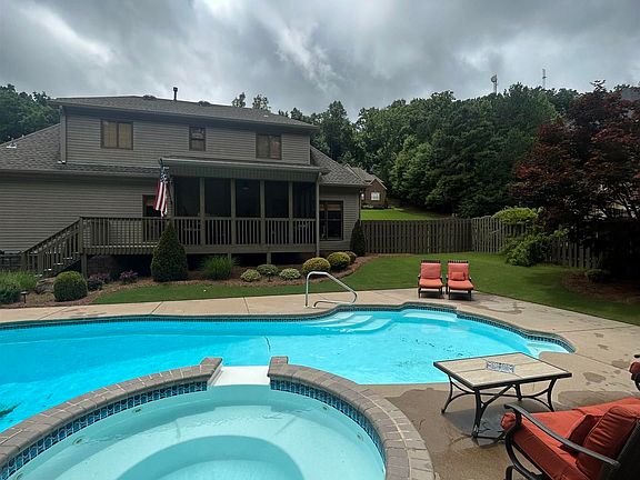 5th image of 171 Middleridge Dr