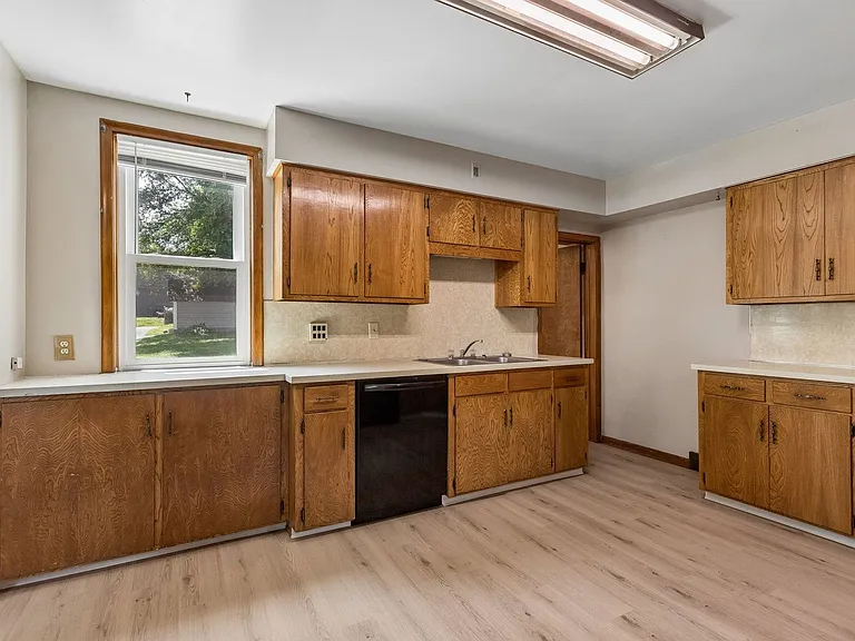 405 William St — Photo 7