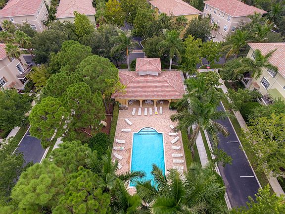 Osceola Woods Community Pool