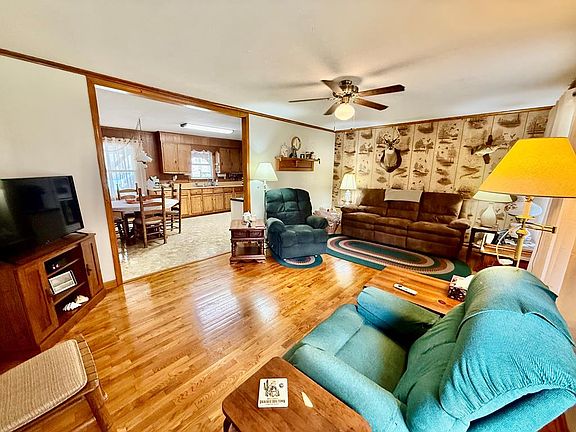 3rd image of 180 Center Dr