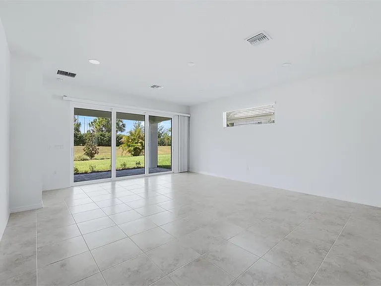 8113 Sternway Rd — Photo 4