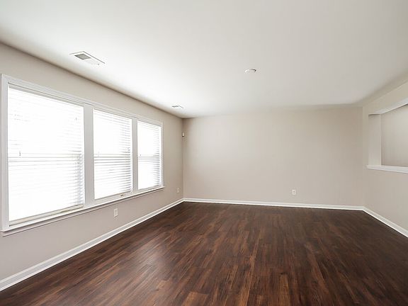 5th image of 1115 Jade Glen Dr