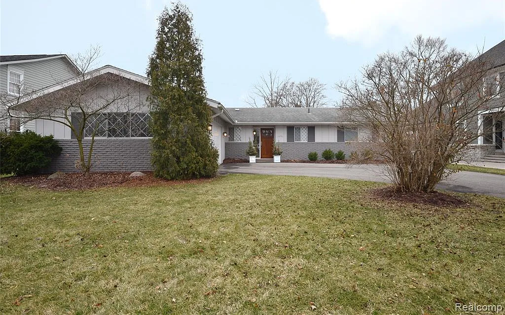 2698 Yorkshire Rd — Photo 1
