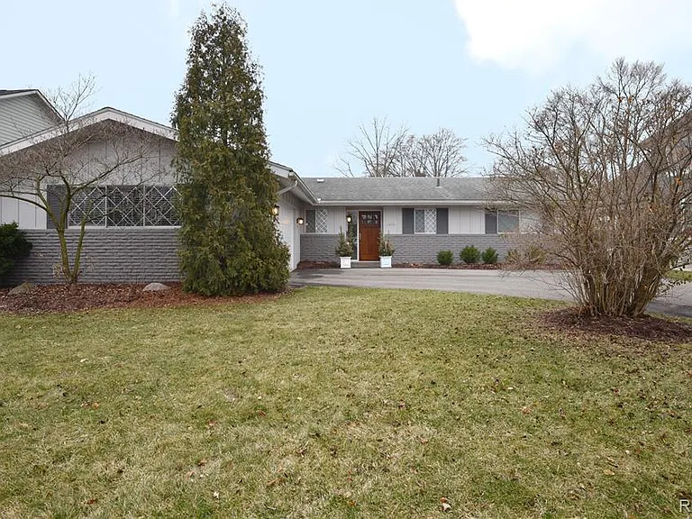 2698 Yorkshire Rd — Photo 1