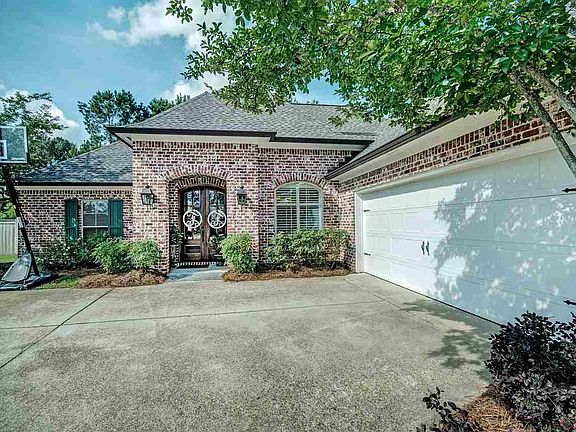 3rd image of 103 Charlton Cove Cir