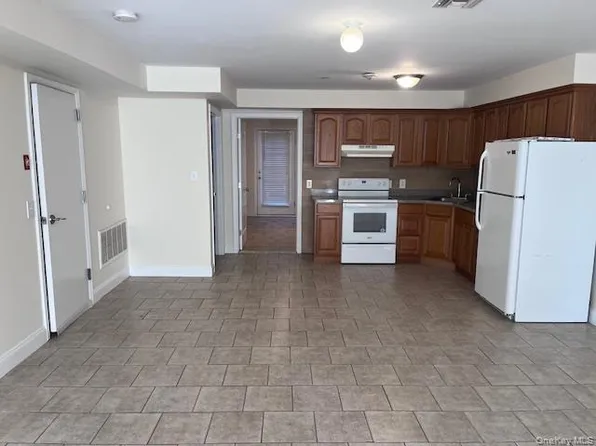 384 W Montauk Hwy, Lindenhurst, NY 11757