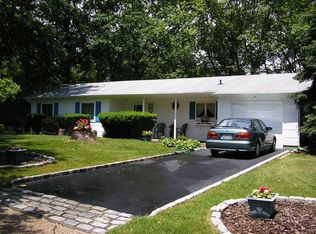 9 Akron Pl, Shoreham, NY