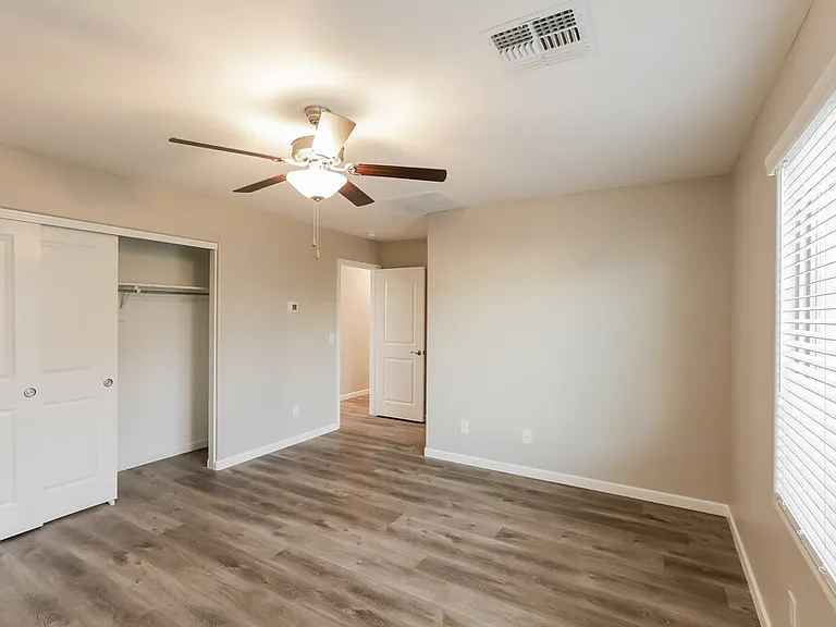 8039 W Agora Ln — Photo 11
