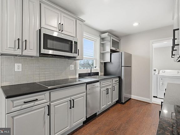4th image of 504 N Horners Ln