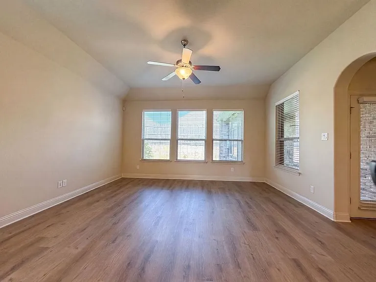 3005 S College Ave — Photo 6