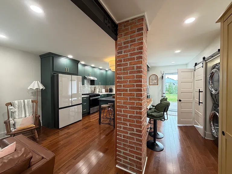 57 Caswell St — Photo 17