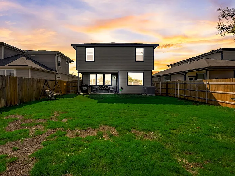 109 Cupreata Ln — Photo 2