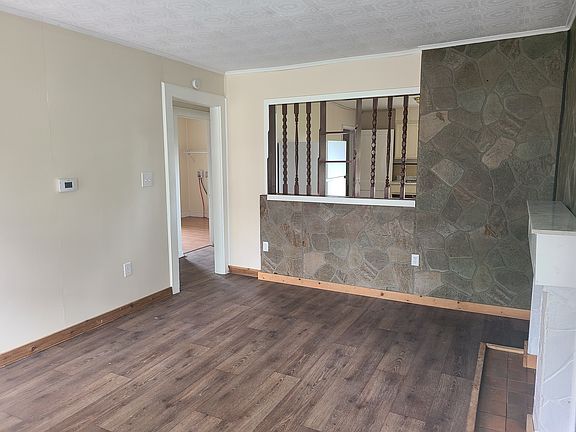 3rd image of 140 Mullens St